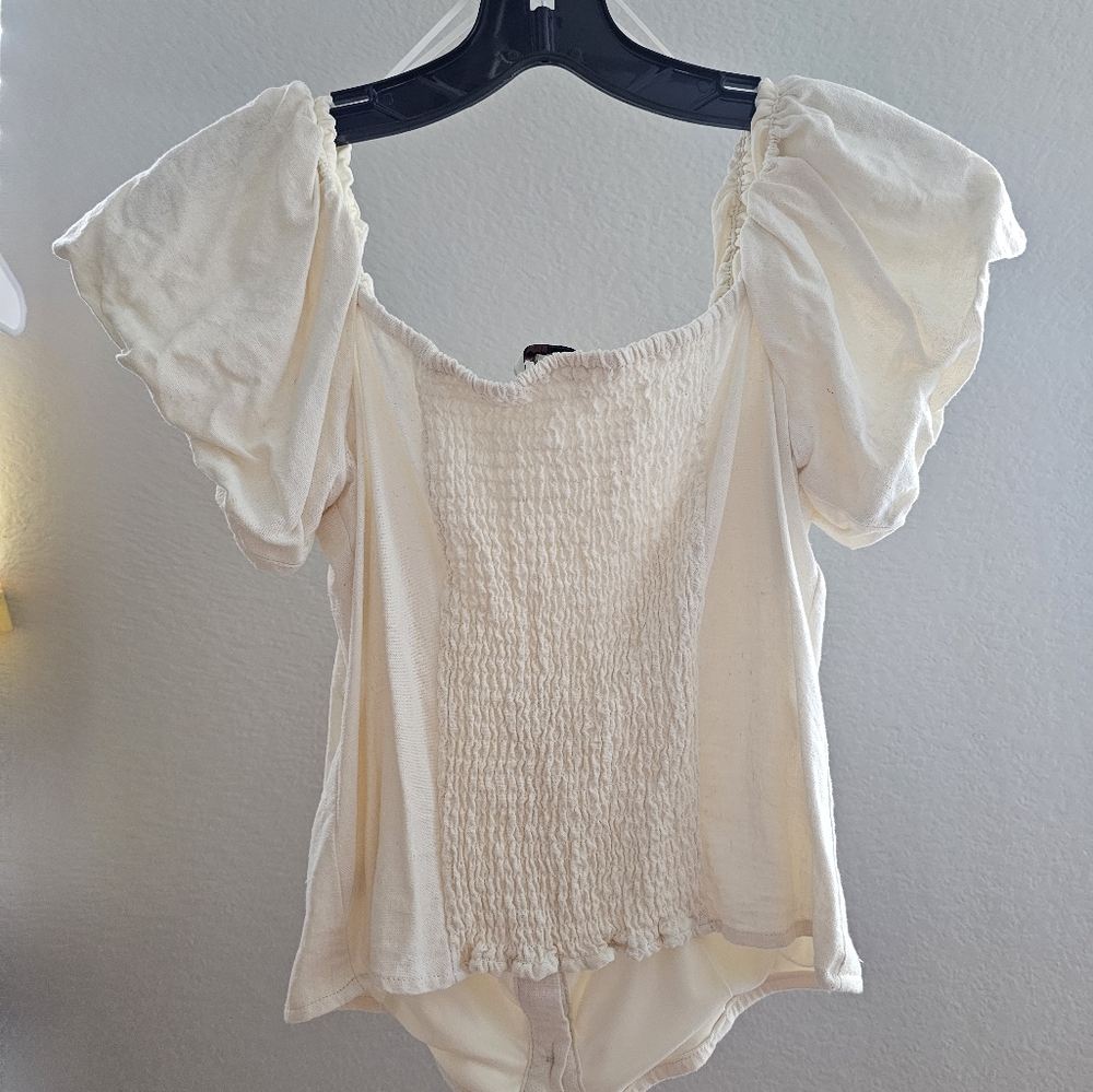 White Ruffled Buttoned Blouse - Picture 2 of 3